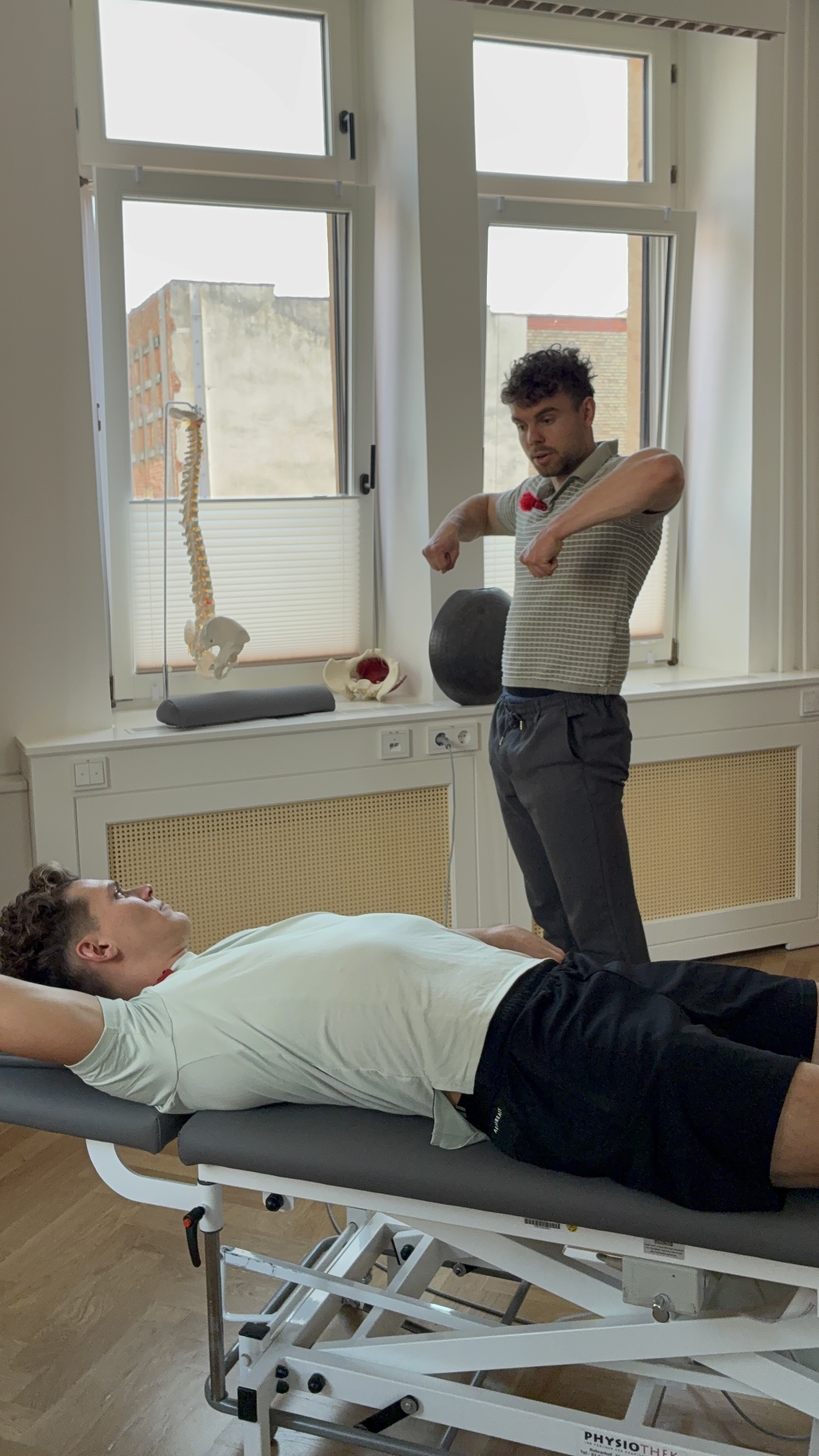 REEP Mentorship: Erklärung biomechanischer Prinzipien direkt am Athleten – vom Modell zur praktischen Umsetzung im Coaching.