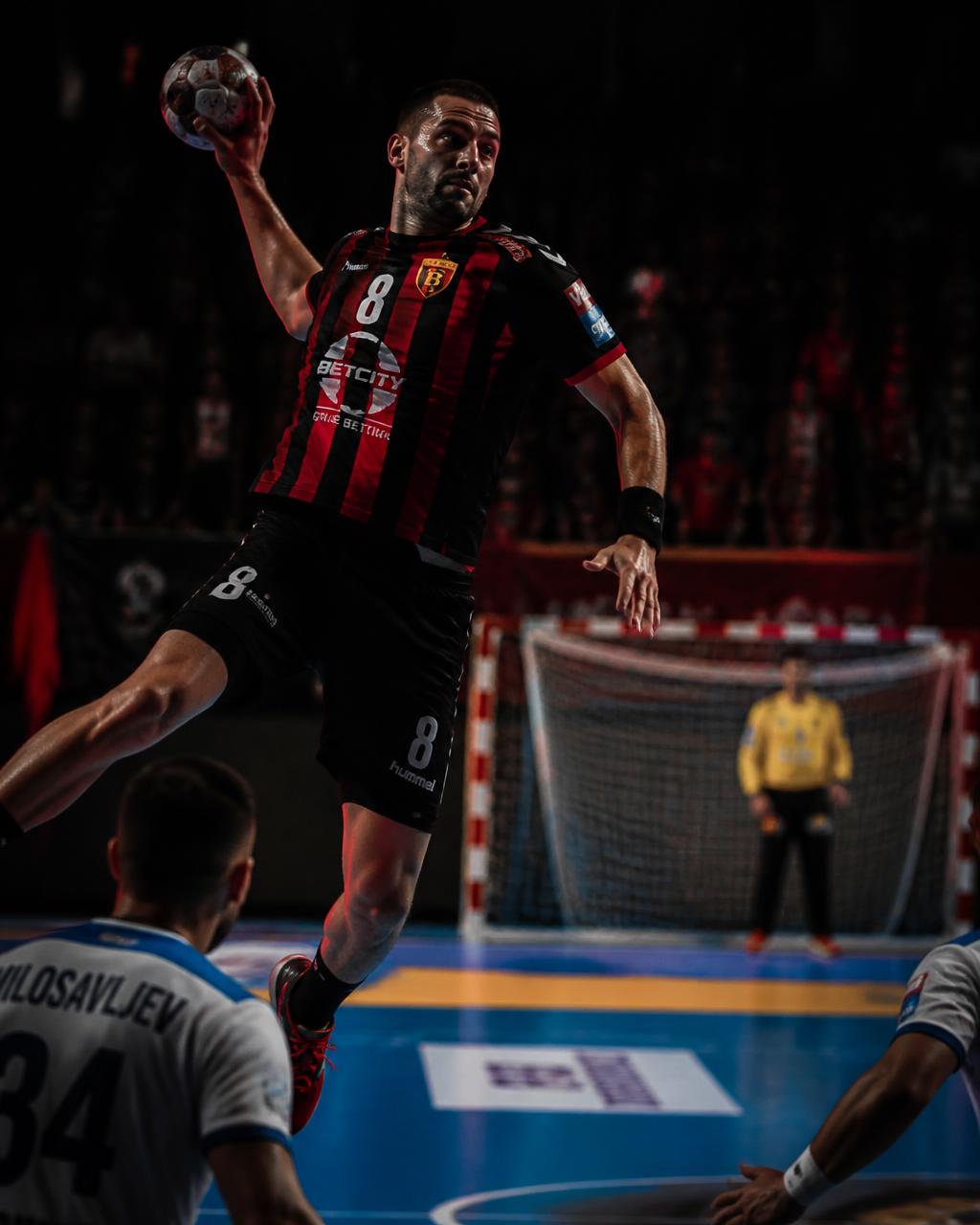 Handball – Athlet in Aktion, Sprinttraining mit dem REEP Speed System (KI-generierte Illustration)